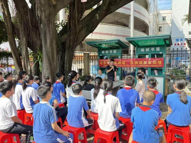 福永街道青少年榕树下聆听建军史