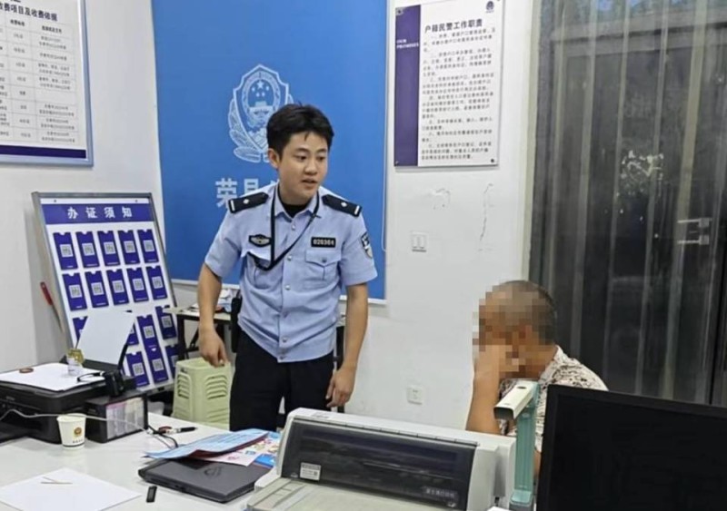 “客服”来电：免费保险到期后将扣费 民警及时介入保住27万存款