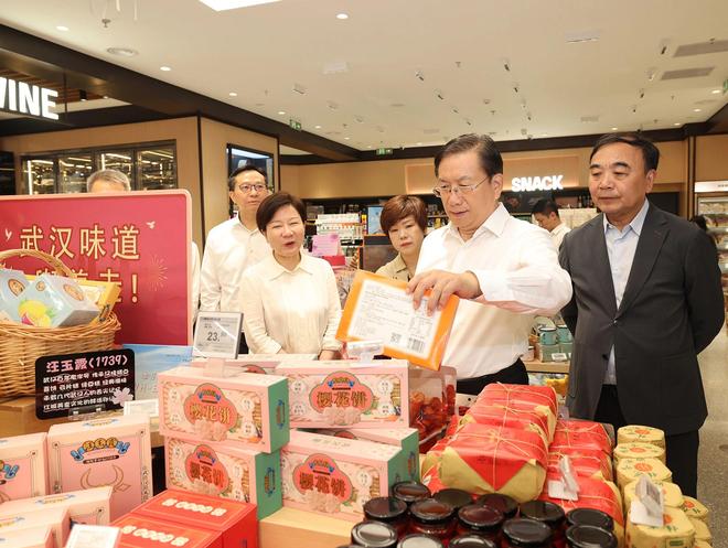 王忠林在武汉市调研促消费稳增长工作时强调